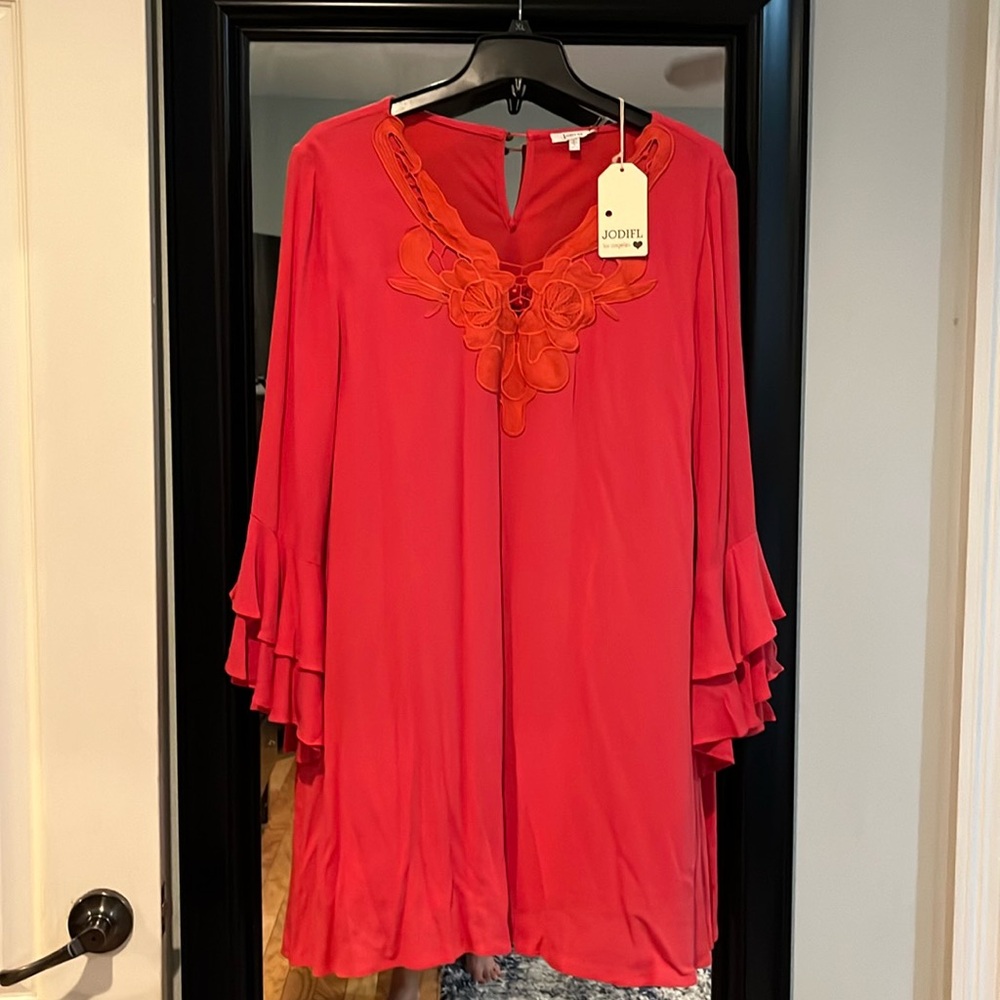 Size large, red, belle sleeves